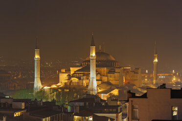 Türkei, Istanbul, Hagia Sofia Moschee bei Nacht - SIEF005310