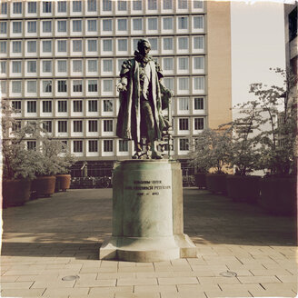 Statue eines ehemaligen Bürgermeisters der Stadt Hamburg, Innenstadt, Hamburg, Deutschland - MSF003809