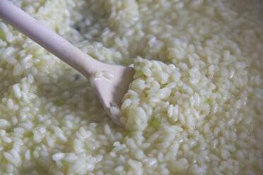 Risotto in a pan with wooden spoon - YFF000105