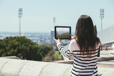 Spain, Barcelona, Young woman golding digital tablet - EBSF000235