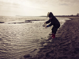 Ruegen, Baltic Sea, Mecklenburg-Vorpommern, Island, winter, Beach, sea - MJF001081