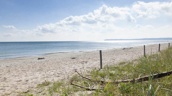 Deutschland, Mecklenburg-Vorpommern, Strand auf der Insel Rügen - FCF000063