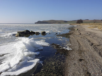 Ruegen, Baltic Sea, Mecklenburg-Vorpommern, Island, winter, Beach, sea - MJF001047