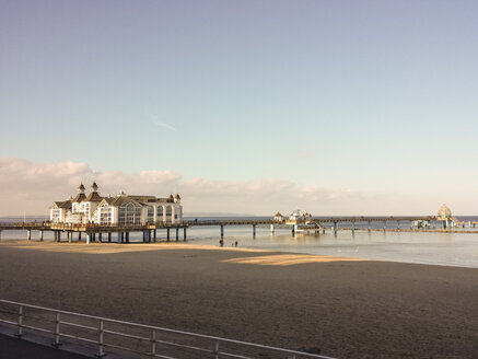 Rügen, Ostsee, Mecklenburg-Vorpommern, Insel, Winter, Strand, Meer, Seebrücke, Sellin - MJF001074