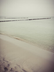 Ruegen, Baltic Sea, Mecklenburg-Vorpommern, Island, winter, Beach, sea - MJF001038