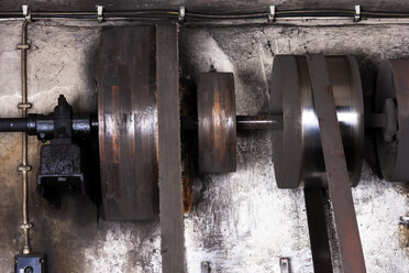 Germany, Bavaria, Josefsthal, wheels and belts at historic blacksmith's shop - TCF003936