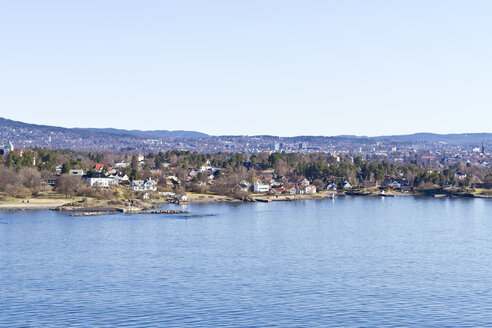 Skandinavien, Norwegen, Oslo, Küste und Stadtansicht - JFEF000361