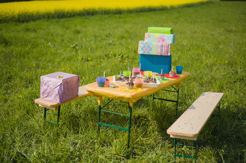 Tisch für einen Kindergeburtstag, lizenzfreies Stockfoto