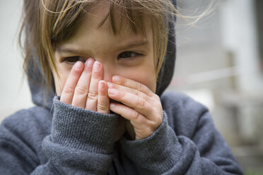 Little girl covering mouth with her hands - LVF001150