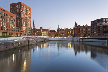 Deutschland, Hamburg, Brooktorhafen und Neubauten in der Hafencity - MSF003877