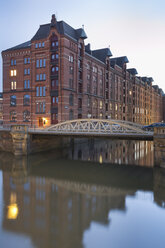 Deutschland, Hamburg, Kleines Fleet und Kannengiesserort Brücke in der Speicherstadt - MSF003845