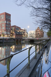 Germany, Hamburg, Old and new buildings in Speicherstadt and Hafencity - MSF003827