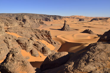 Algeria, Tassili n' Ajjer, Tadrart, Sahara, Tassili n' Ajjer National Park, view to the sanddunes and rocks of Moul Naga - ES001033