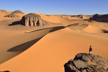 Algeria, Tassili n' Ajjer, Tadrart, Sahara, Tassili n' Ajjer National Park, view to the sanddunes and rocks of Moul Naga - ES001042