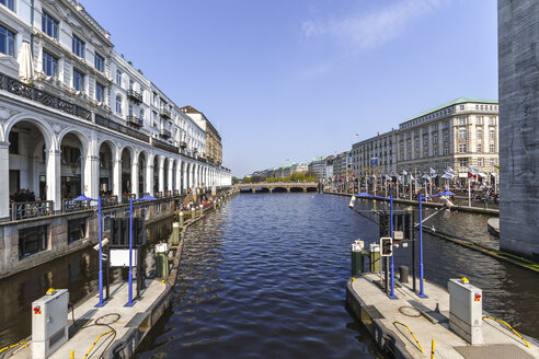 Deutschland, Hamburg, Kleine Alster, Einkaufspassage Alsterarkaden links - KRPF000515