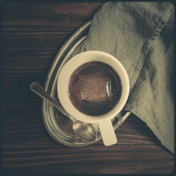 Cup of black tea with tea bag, studio - SBDF000831