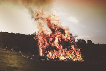 Osterfeuer, Detmold, Nordrhein-Westfalen, Deutschland - SBDF000871