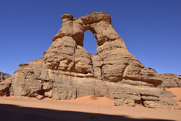 Algerien, Tassili n' Ajjer, Sahara, Tadrart, Tamezguida, Naturfenster (La Cathedrale) - ES001057