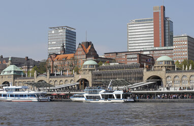 Germany, Hamburg, tourboats at landing stages - DHL000427