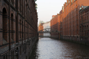 Deutschland, Hamburg, Speicherstadt - DHL000432