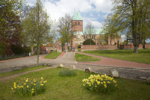 Deutschland, Schleswig-Holstein, Ratzeburg, Ratzeburger Dom - DHL000447