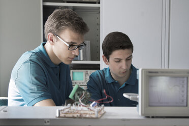 Two electronic apprentices testing at workshop - SGF000646