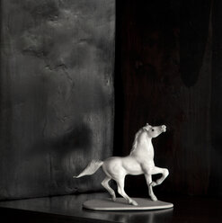 Horse figure of white porcelain in front of black background - FCF000188