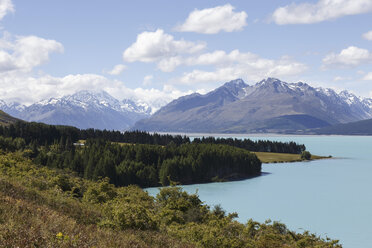 New Zealand, view to Mount Cook National Park with Lake Pukaki - STDF000079