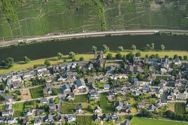 Deutschland, Rheinland-Pfalz, Luftbild von Ernst mit Mosel - PAF000618