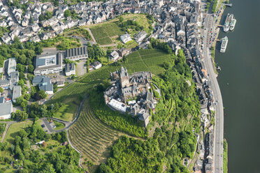 Germany, Rhineland-Palatinate, Cochem, aerial view of Reichsburg with Moselle River - PAF000622