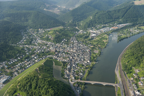 Deutschland, Rheinland-Pfalz, Luftbild von Treis-Karden mit Mosel - PAF000626