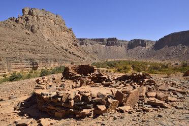 Algerien, Tassili N'Ajjer National Park, Ruine einer historischen Tuareg-Zeriba in der Iherir-Schlucht - ES001078