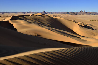 Algeria, Sahara, Tassili n' Ajjer, desert dune of Erg Admer at Tassili n' Ajjer National Park - ES001084