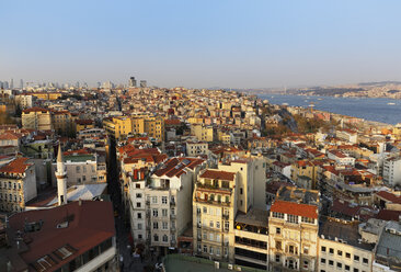 Türkei, Istanbul, Beyoglu, Bosporus, Stadtbild, Blick vom Galata-Turm - SIEF005372