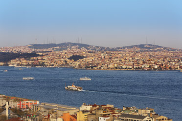 Türkei, Istanbul, Beyoglu, Bosporus, Blick vom Galata-Turm zum Ueskuedar - SIEF005374