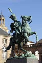 Frankreich, Lothringen, Meurthe-et-Moselle, Luneville, Denkmal für General Antoine Charles Louis de Lasalle vor dem Schloss - LBF000724