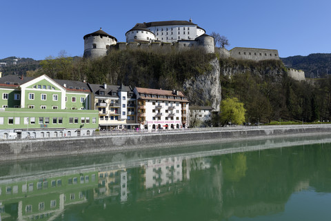 Österreich, Tirol, Kufstein, Festung über dem Inn und die Altstadt, lizenzfreies Stockfoto