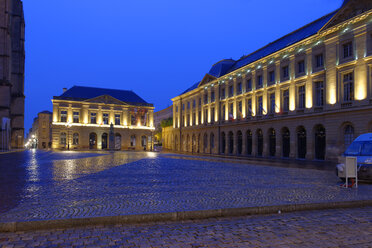 Frankreich, Lothringen, Metz, Place d'Armes bei Nacht - LB000715