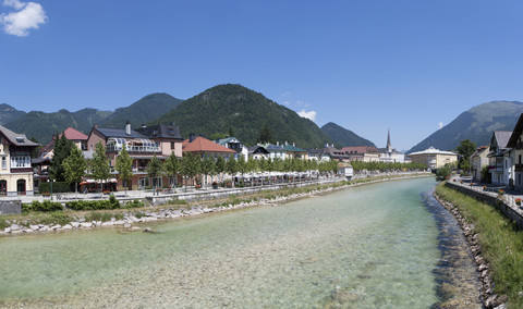 Österreich, Oberösterreich, Bad Ischl, Stadtbild mit Fluss Traun, lizenzfreies Stockfoto