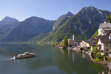 Österreich, Oberösterreich, Salzkammergut, Hallstatt, Blick auf den Hallstätter See - WWF003259