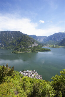 Österreich, Oberösterreich, Salzkammergut, Hallstatt, Hallstätter See, Blick auf Obertraun - WWF003292