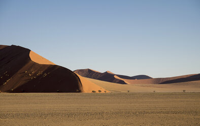 Afrika, Namibia, Sossus Vlei, Wüstendünen bei Sonnenuntergang - HLF000492