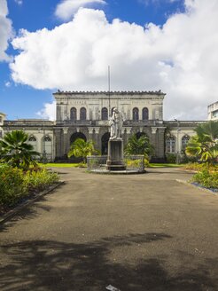 Karibik, Antillen, Kleine Antillen, Martinique, Fort-de-France, Justizpalast, Statue von Victor Schoelcher - AM002209