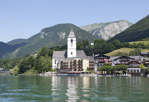 Austria, Salzkammergut, Salzburg State, Lake Wolfgangsee, St. Wolfgang, View of Hotel Weisses Roessl - WWF003257