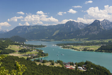 Austria, Salzkammergut, Salzburg State, Lake Wolfgangsee, View to Strobl and Lake Abersee - WWF003275