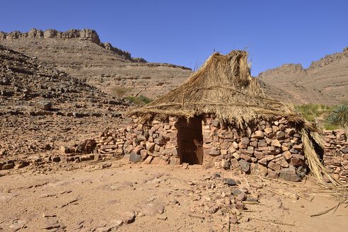 Algerien, Tassili N'Ajjer National Park, Traditionelle Zeriba in Idaran, Tuareg-Dorf in der Idaran-Schlucht - ES001091