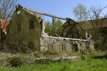 Germany, Bavaria, Upper Palatinate, Dietfurt, decaying Jura house - LB000747