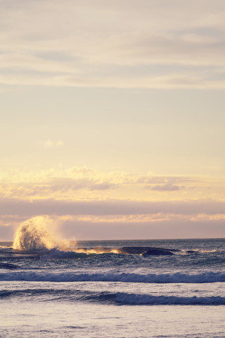 Neuseeland, Sonnenuntergang am Kahurangi Point, lizenzfreies Stockfoto