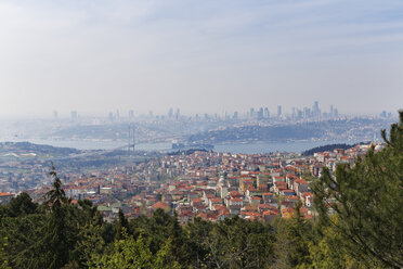 Turkey, Istanbul, Uskudar, View from Bueyuek Camlica above Bosphorus - SIEF005404