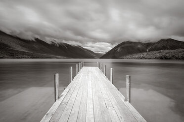 Neuseeland, Südinsel, Tasman, Blick auf Nelson Lakes National Park mit Lake Rotoroa, Holzsteg - WV000645
